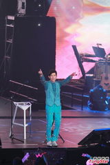 组图：周杰伦香港演唱会落幕 陈奕迅台上力挺