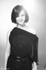 组图：刘孜时尚写真曝光 小露香肩尽显迷人魅力