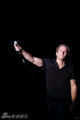 幻灯图：迈克尔-波顿北京巡演有如帕瓦罗蒂附体