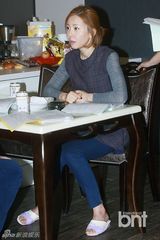 组图：郑俊浩新剧《你邻居的妻子》现场公开