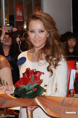 组图：李玟李美凤美艳亮相 李玟谈造人称顺其自然