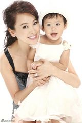 高清组图：翁虹中秋时尚全家福 演绎摩登家庭