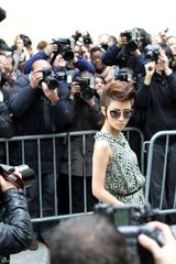 组图：霍思燕Angelababy林鹏盛装亮相巴黎时装周