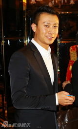 组图：黄晓明生日会变身超人 李宇春等捧场