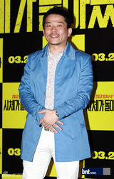 组图：孔孝真郑丽媛等众星出席《借尸还魂》首映