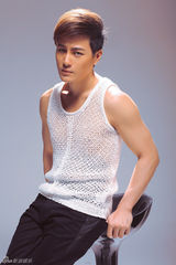 高清组图：许绍洋最新写真曝光展露完美臂肌