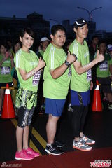 组图：杨佑宁宣传热血奔跑 扛亿元票房避谈女友