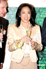 幻灯图：朱玲玲玩摄影16年 称启刚晶晶感情稳定