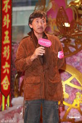 组图：林子祥林德信父子档首登台 香港轻松演唱