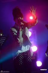 组图：糖兄妹转变风格开唱 暑假将推出新专辑