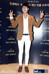 组图：众星捧场ULALASESSION林允泽婚礼