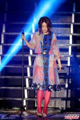 组图：伍佰花朵舞high翻 田馥甄变女神唱压轴