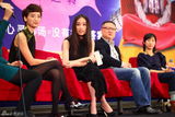 组图：《等风来》倪妮演装女 冯绍峰包场支持