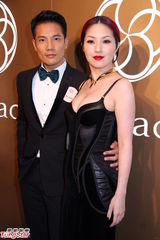 组图：杨幂出席活动谈男友 自曝双方家长已见面