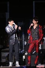 组图：陶喆与辣妹热舞互摸 谢霆锋帅气现身飙歌