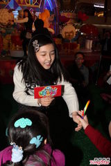 组图:《喜羊羊6》北京首映 张子枫变小粉丝助阵