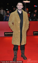 幻灯：《一个好人》首映人多势众 男女星热吻抢镜