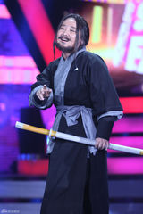 组图：百变大咖秀王祖蓝反串韦唯谢娜扮秀禾