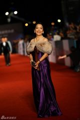 组图：金马红毯群星闪耀 舒淇深V亮胸性感爆棚