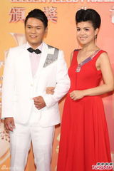 群星亮相金曲奖红毯 蔡依林美腿梁静茹性感(图)