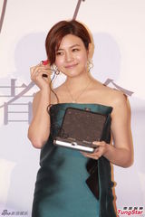 组图：陈妍希抹胸裙亮相 彭于晏惊喜助阵