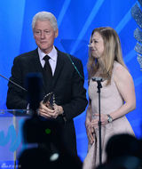 塞隆劳伦斯同性恋庆典狂欢 克林顿领贡献奖(图)