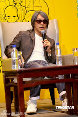 幻灯图：徐娇星爷曝Lucas录音只听妈妈的话 