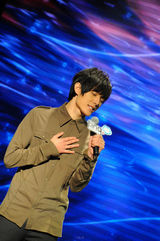 组图：张超首发专辑北京开唱 黄雅莉性感助阵