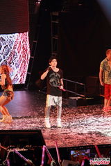 组图：周杰伦香港演唱会落幕 陈奕迅台上力挺