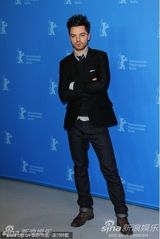 高清组图：《双重恶魔》发布会 女星塞尼耶显娇媚