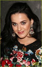 组图：水果姐梅尔浪漫约会 与圣诞老人合影显俏皮