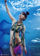 组图：佐佐木希写真集风格多变