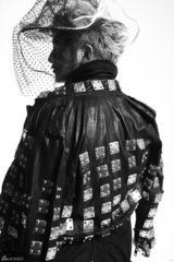 组图：吉杰新专辑《红与黑》神秘红版造型曝光