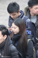 组图：北影放榜日最美工作人员与考生竞艳