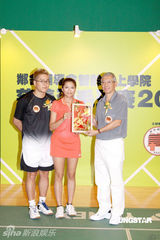 组图：郑伊健等出席羽毛球慈善赛 笑称球技超越女友