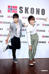 高清组图：俊英同俊台北走秀 帅气可爱表现专业