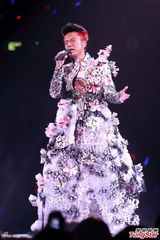 组图：左麟右李开唱李克勤庆生 黄子华看演出