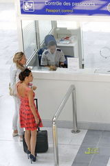 幻灯图集：辣妹维多利亚性感印花粉裙返回伦敦