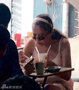 组图：蓝洁瑛顶白发落寞逛街 停药拒看医生情绪欠稳