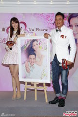 组图：任达华赠妻千万钻戒 获琦琦赞绝顶好男人