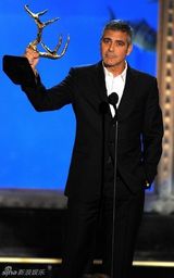 幻灯：桑德拉-布洛克获电视众选择奖年度娱乐大奖