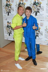 组图：张崇基张崇德开演唱会 郑秀文做嘉宾裙装亮相