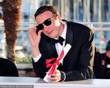 组图：戛纳电影节闭幕 影人后台欢庆获奖