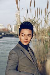 组图：郑国霖时尚写真 优雅帅气尽显绅士品格