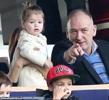 组图：辣妹全家出动观法甲 小七眼神忧郁似小贝