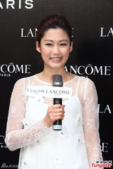 组图：佘诗曼与TVB有合约 与岑丽香同行感年轻