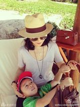 组图：孙悦为儿子离京定居上海 母子照舐犊情深