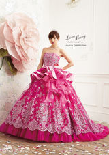 组图：筱田麻里子自创婚纱品牌唯美梦幻