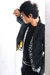 幻灯：俞灏明韩国宣传照曝光 潮男展露成熟魅力