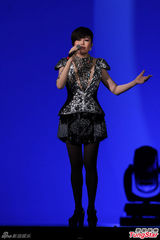 组图：江蕙劈腿挑战现代舞 阿妹买燕窝送二姐